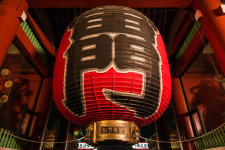 Tokyo, Japan, February 20, 2019: Kaminarimon (Thunder Gate) big red lantern at night, a very popular tourist attraction in Tokyoのeditorial素材