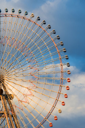 Yokohama, Japan, April 2, 2019: View of the Cosmo Clock 21 in Yokohama at sunset, one of the tallest ferries wheel in worldのeditorial素材