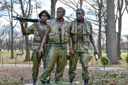 Vietnam Veterans Memorial. The bronze statues at entrance. Washington DC, USA.のeditorial素材