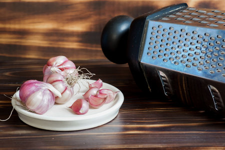 Close-up of garlic lying on a wooden backgroundの写真素材