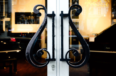 VIENNA, AUSTRIA - MAY 17, 2017: Entrance of the Steinway Haus, official showroom of handcrafted Steinway & Sons pianos on the Ring Strasse (Vienna, Austria), on may 17, 2017のeditorial素材