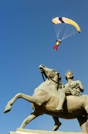italian skydiver landing in Piazza Castello square (Turin, Italy)のeditorial素材