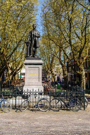 Amsterdam monument surrounded by bicyclesのeditorial素材