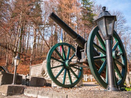 Sinaia Romania - 11.28.2020: Cannon from World War I guarding the Heroes Cemetery (Cimitirul Eroilor) in Sinaia.のeditorial素材