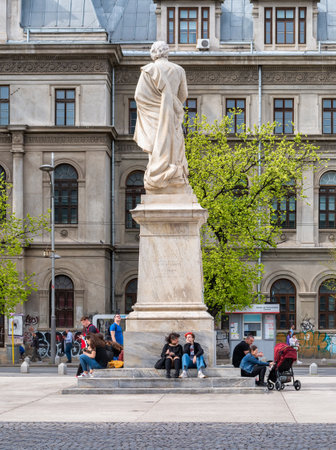 Bucharest, Romania - 04.08.2022: Staues with historical romanian figures at Univeristy Square in the center of Bucharest.. Young people at University Square .のeditorial素材