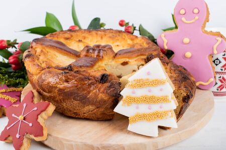 Cute Christmas gingerbread desserts, Authentic Christmas Brunch. Colorful and happy table, food and sweets display. Fresh Food Buffet Brunch Catering Dining Eating Party Sharing Conceptの写真素材