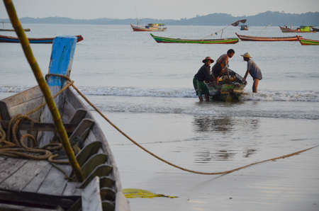 NGAPALI, MYANMAR- SEPTEMBER 27, 2016: Fisherman's boat fallen into ruin and disrepair on a beachのeditorial素材
