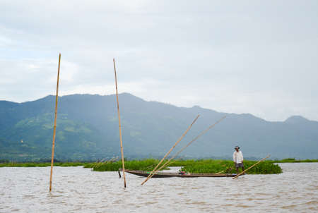 INLE, SHAN STATE, MYANMAR- SEPTEMBER 20, 2016: Traditional Burmese fisherman with fishing net in Inle Lakeのeditorial素材
