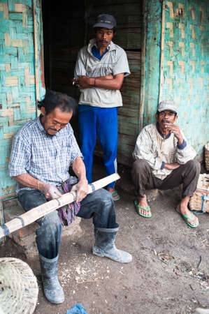 Workers at Ijen Crater mend their baskets after workのeditorial素材