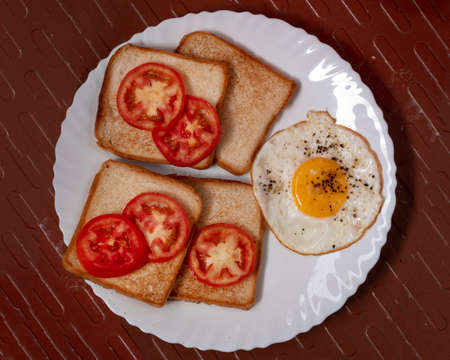 This comes with 77 calories, 6 grams of protein and 5 grams of healthy fats. Eggs also contain various trace nutrients that are important for healthの写真素材