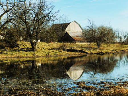 Barn reflecting in pondの写真素材
