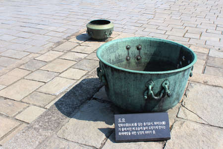Water tank at Changdeokgung Palace in Seoul, South Korea のeditorial素材