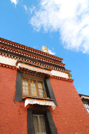 Tibetan building with windows in the Tashilhunpo monastery, Shigatse, Tibetの写真素材