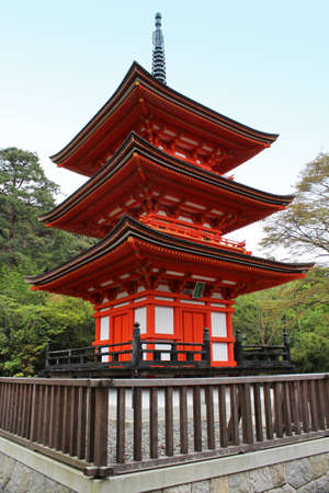 Three-storied Japanese pagoda at Kiyomizu-dera in springtime, Kyoto, Japanのeditorial素材