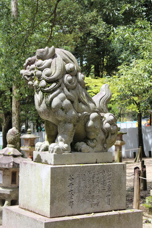 Lion guardian statue at Kasuga Shrine with sunny day in spring, Nara, Japanのeditorial素材
