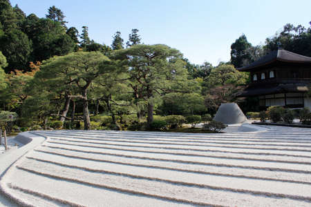 Ginshaden (Silver Beach) Zen Sand Garden during the sunset, Ginkakuji Temple, Kyoto, Japanのeditorial素材