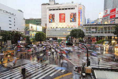 Shibuya crossing busy trafficのeditorial素材