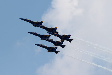 airshow planes flying in tight formation