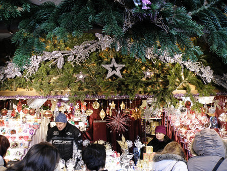 People Shopping in Christmas  Market in Viennaのeditorial素材