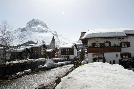 River in Lech am Arlberg in Winterのeditorial素材