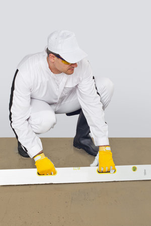 worker makes a luting cement floor