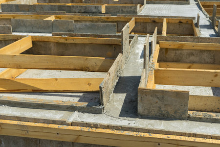 Production of the concrete base under the house with use of a removable timbering.