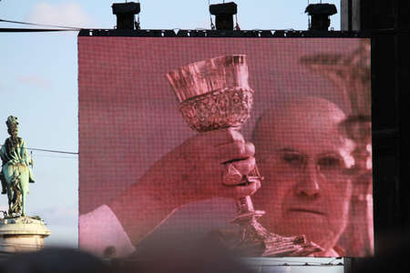 LISBON - MAY 11:  Pope Benedict XVI Celebrating Mass  May 11, 2010 in Lisbon,Portugalのeditorial素材