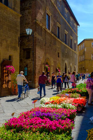May 10, 2014 - Pienza, Italy: plant and flowers street market in the village of Pienza Tuscany Italyのeditorial素材