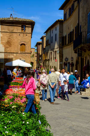 May 10, 2014 - Pienza, Italy: plant and flowers street market in the village of Pienza Tuscany Italyのeditorial素材