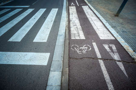 Special bicycle path next to an urban park in the city of Sant Cugat del Valles, one of the urban centers with the best growth in quality of life in the province of Barcelonaの写真素材