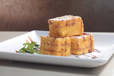 A cuisine photo of bread and toast