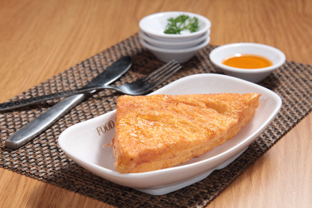 A cuisine photo of bread and toast