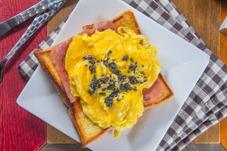 A cuisine photo of bread and toast