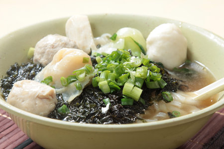a cuisine photo of noodles with meat
