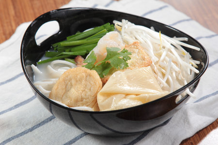 a cuisine photo of noodles with meat