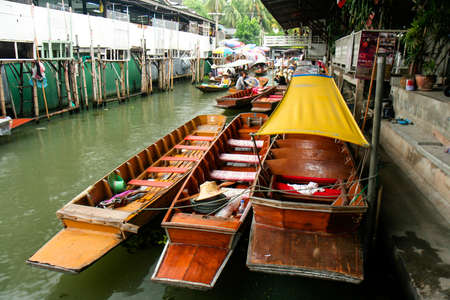 Dumnoen Saduak Floating Market of Thailand のeditorial素材