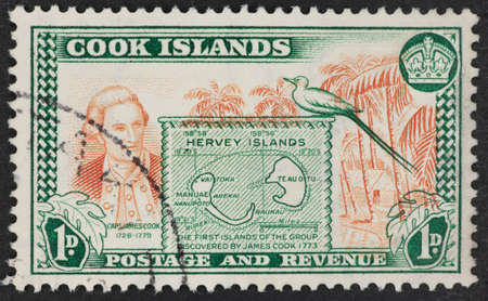 COOK ISLANDS - CIRCA 1900's: A Cancelled postage stamp from Cook Islands illustrating discovery of island group by Captain James Cookのeditorial素材