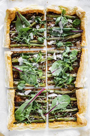 Baked red pesto asparagus tartの素材