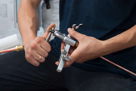 master extends the end of the copper pipeの写真素材