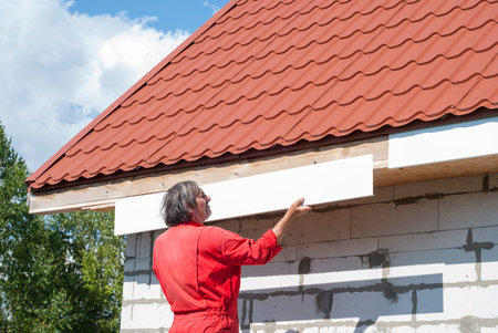 builder makes the eaves of the roof