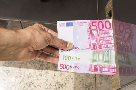 hand doing a mail in rebate euros notesの写真素材