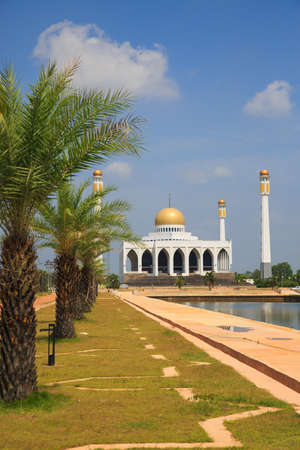 Mosque in southern of Thailand, Central mosque for prayed and most of muslim like to prayed god at mosque, Beautiful mosque in good weather day.のeditorial素材