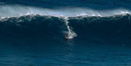 2013-12-15 unknown surfer jaws maui hawaiiのeditorial素材