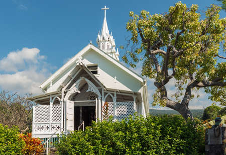 BIG ISLAND, HAWAII, USA - DECEMBER 28, 2013: Painted church at Honaunauのeditorial素材