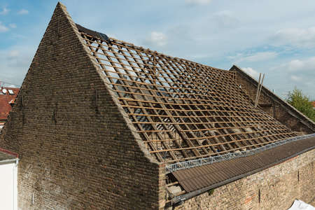 FRANKFURT, HESSEN, GERMANY-SEPTEMBER 29, 2017: demolition of an old barnのeditorial素材