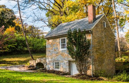 Small, old stone building amid colorful fall foliage in Wyomissing Park, Berks County, Pennsylvaniaの写真素材