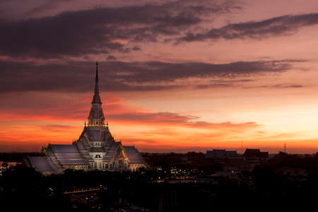 Twilight view of Sothorn Wararam Woraviharn temple, Chachoengsao province, Thailand.の写真素材