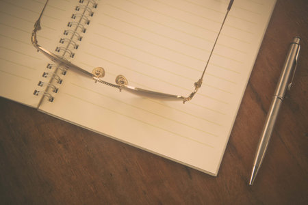 Blank note and pen retro style