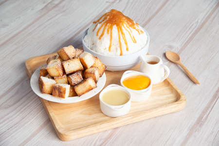 Bingsu and toastの写真素材