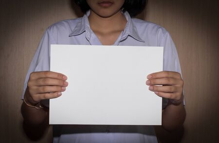 Female hand holding note paper,selective focus.の写真素材